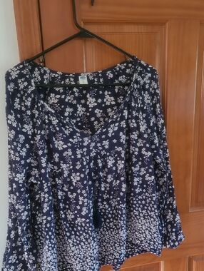 Old Navy Navy and White Floral Top Long Sleeve Rayon Xl